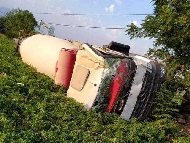 Osmaniye'de kontrolden çıkan beton mikseri devrildi: 1 yaralı